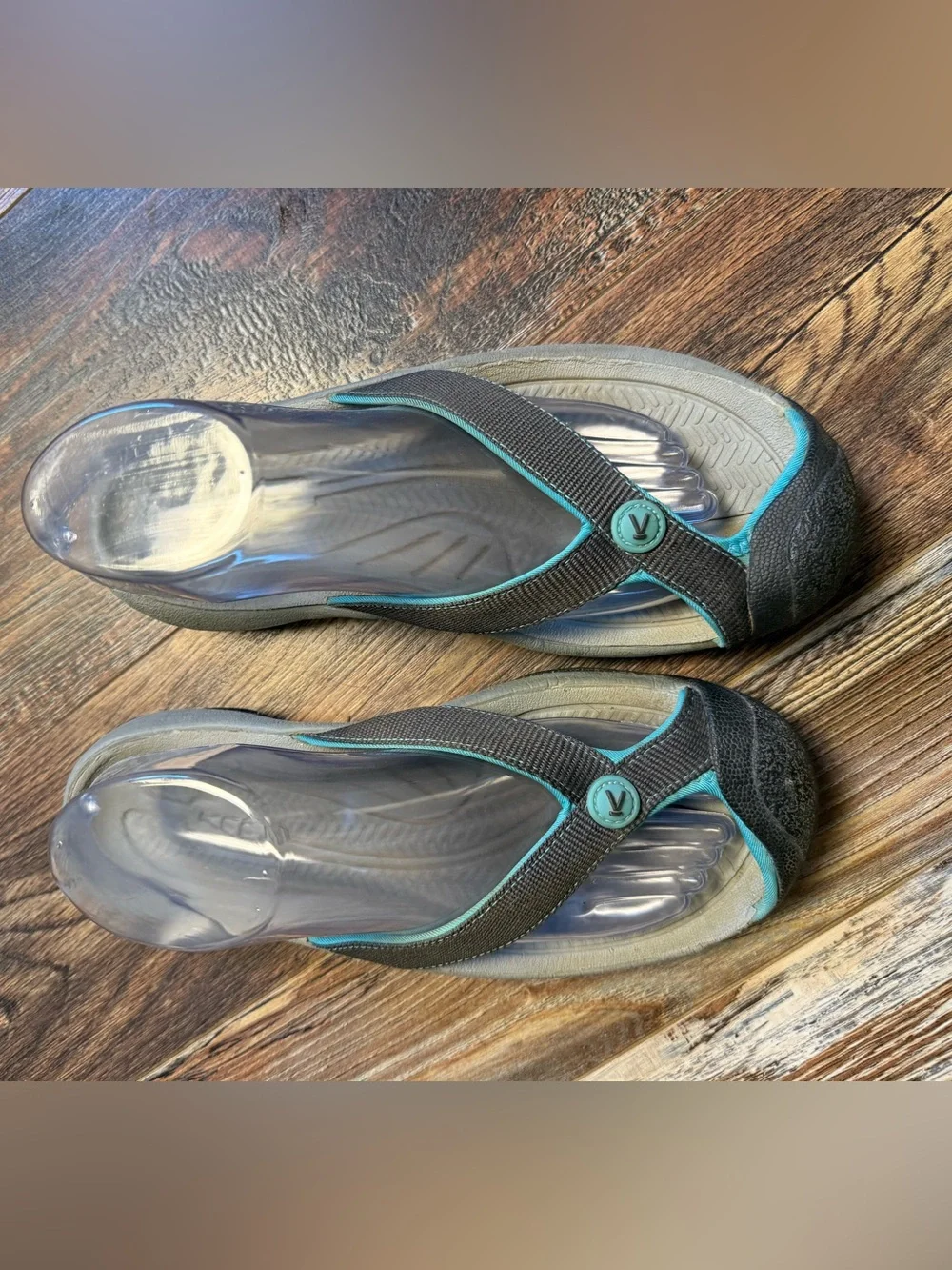 KEEN Waimea Men's Size 8.5 Gray W/ Blue  Toe Guard Thong Sandals Flip Flops.